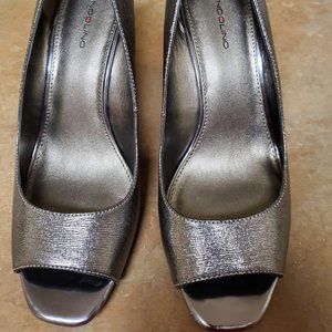 NWOT**Pewter Metallic Peep Toe Wedges
